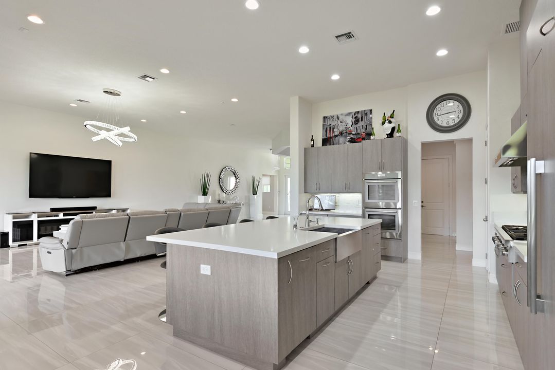 For Sale: $2,650,000 (6 beds, 5 baths, 4539 Square Feet)