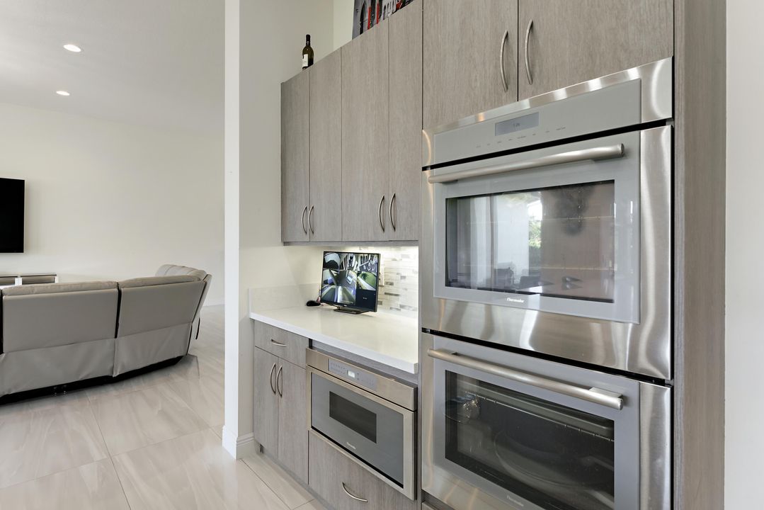 For Sale: $2,650,000 (6 beds, 5 baths, 4539 Square Feet)