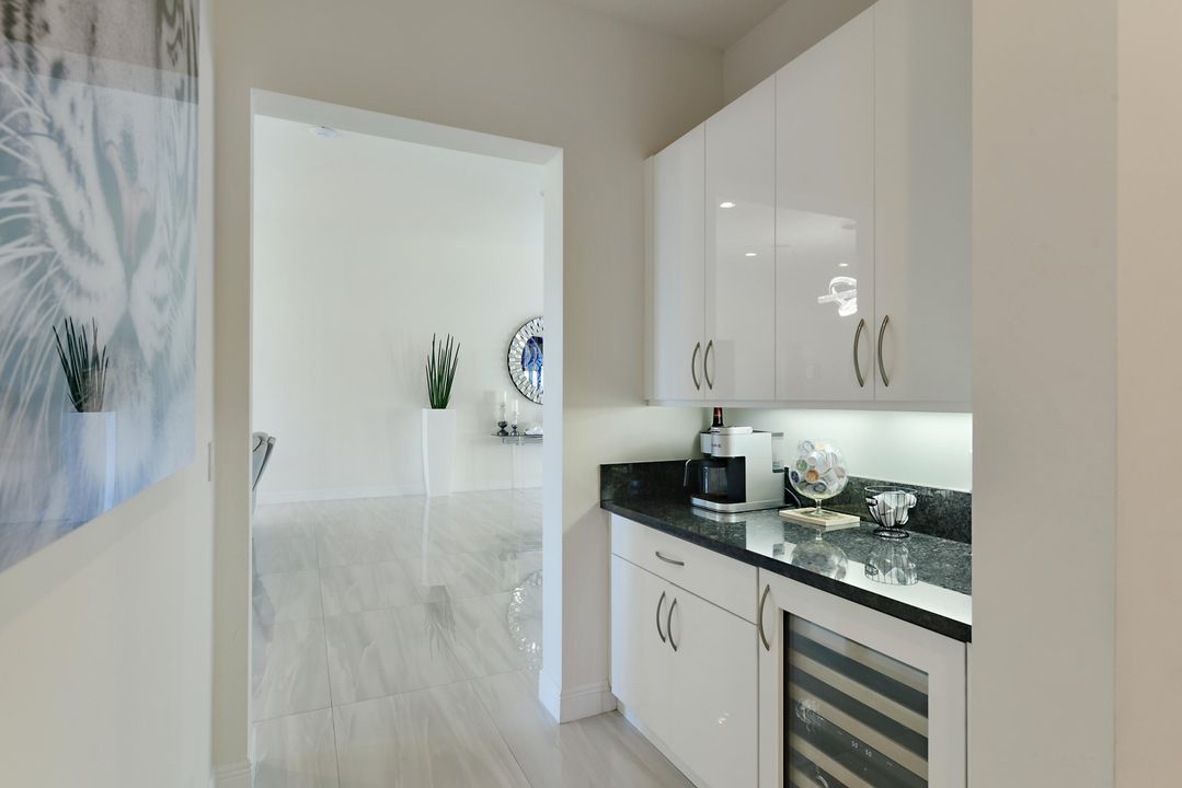 For Sale: $2,650,000 (6 beds, 5 baths, 4539 Square Feet)