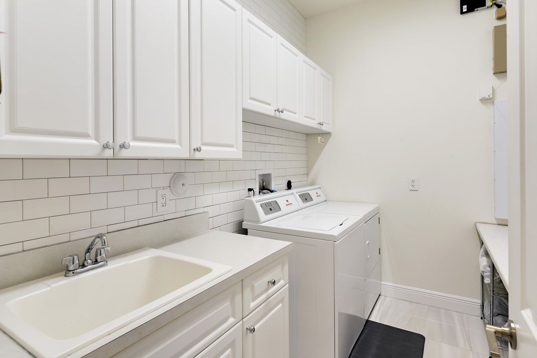 For Sale: $2,650,000 (6 beds, 5 baths, 4539 Square Feet)