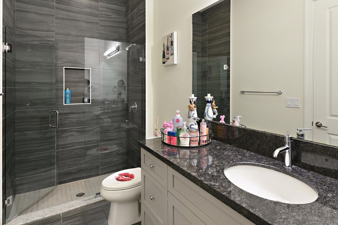 For Sale: $2,650,000 (6 beds, 5 baths, 4539 Square Feet)