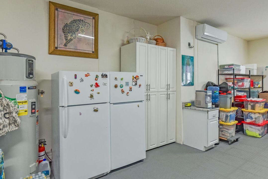 For Sale: $2,650,000 (6 beds, 5 baths, 4539 Square Feet)