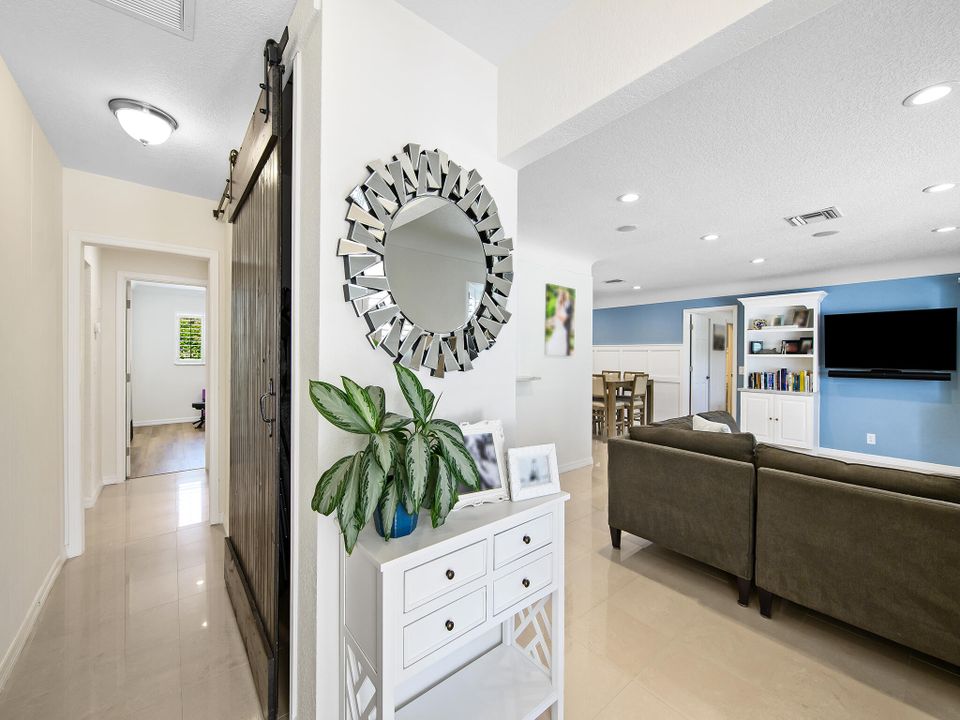 出租: $6,500 (4 贝兹, 3 浴室, 1893 平方英尺)