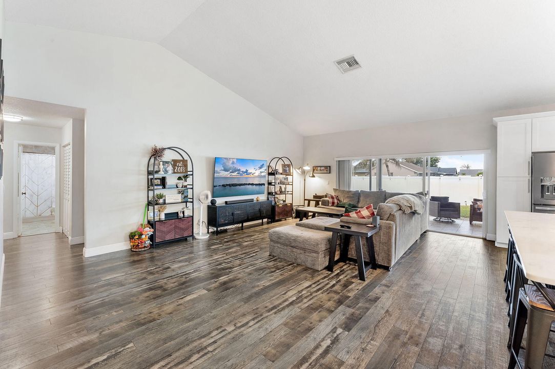 待售: $599,999 (3 贝兹, 2 浴室, 1726 平方英尺)