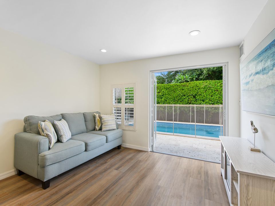 出租: $6,500 (4 贝兹, 3 浴室, 1893 平方英尺)