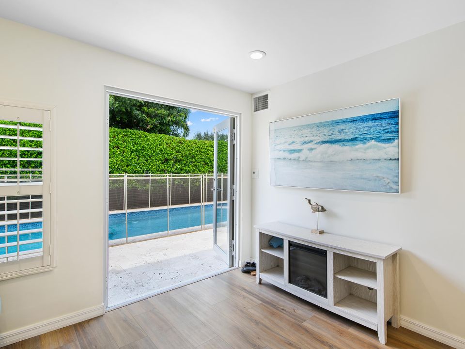 出租: $6,500 (4 贝兹, 3 浴室, 1893 平方英尺)