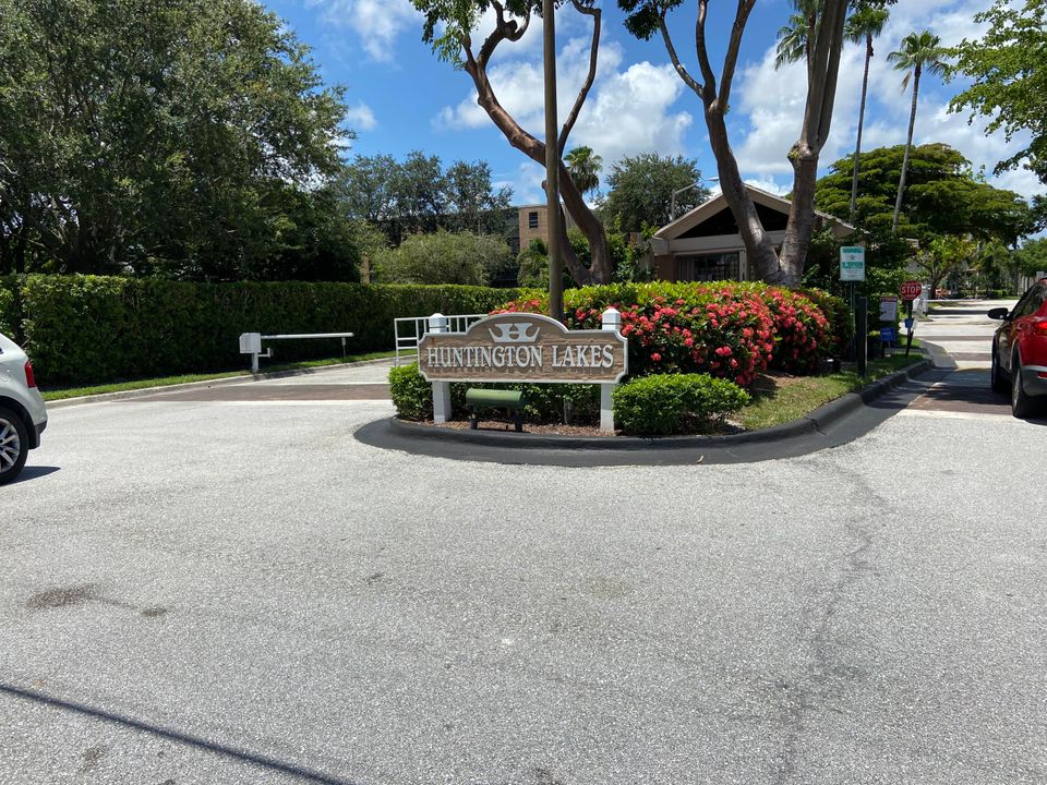 For Sale: $225,000 (2 beds, 2 baths, 1070 Square Feet)