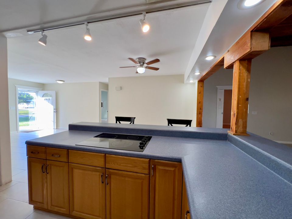 For Rent: $2,980 (3 beds, 2 baths, 2096 Square Feet)