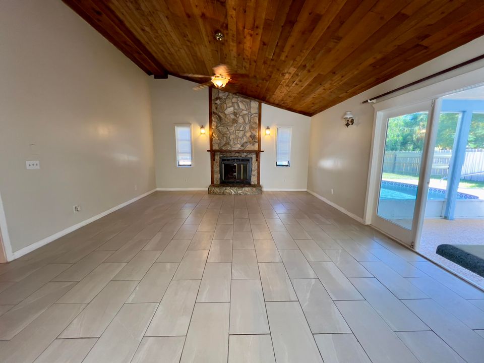 For Rent: $2,980 (3 beds, 2 baths, 2096 Square Feet)