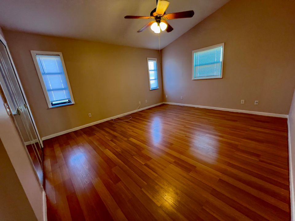 For Rent: $2,980 (3 beds, 2 baths, 2096 Square Feet)