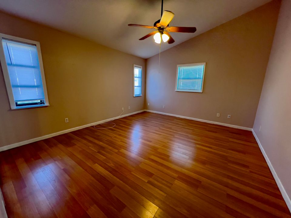 For Rent: $2,980 (3 beds, 2 baths, 2096 Square Feet)