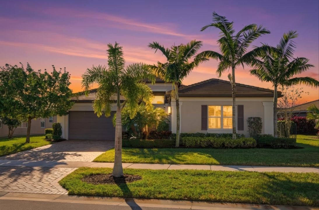 For Sale: $949,900 (3 beds, 2 baths, 2580 Square Feet)