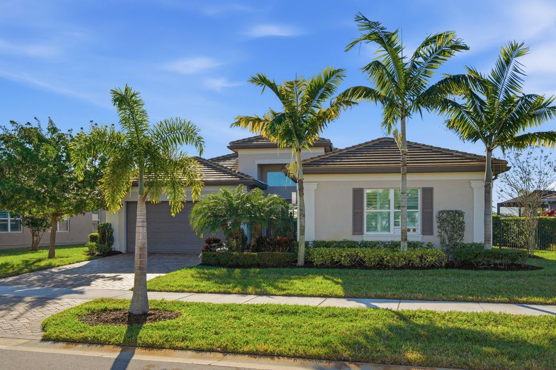 For Sale: $949,900 (3 beds, 2 baths, 2580 Square Feet)