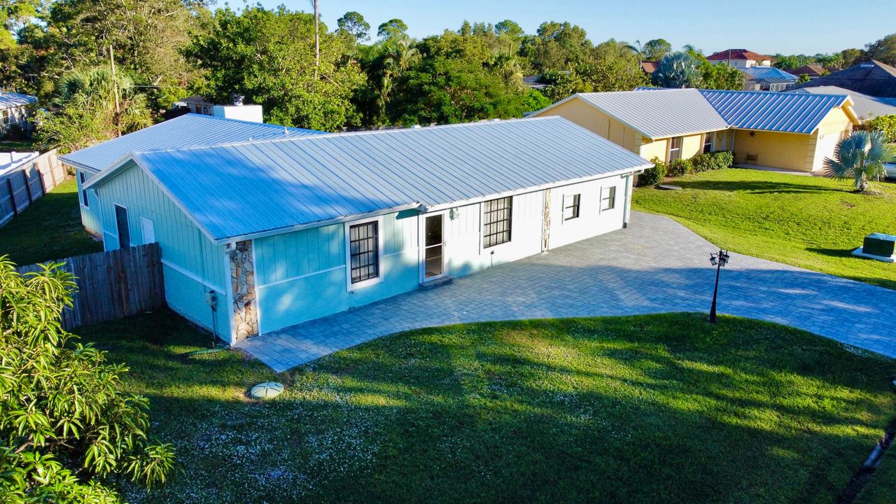 For Rent: $2,980 (3 beds, 2 baths, 2096 Square Feet)