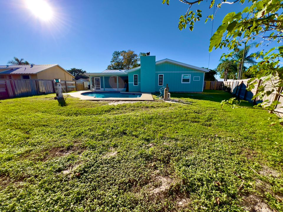 For Rent: $2,980 (3 beds, 2 baths, 2096 Square Feet)