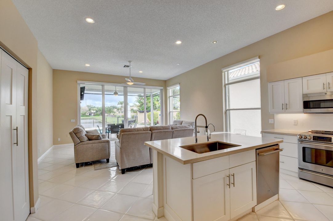 For Sale: $875,000 (3 beds, 3 baths, 2498 Square Feet)