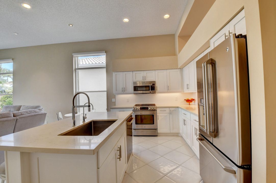 For Sale: $875,000 (3 beds, 3 baths, 2498 Square Feet)