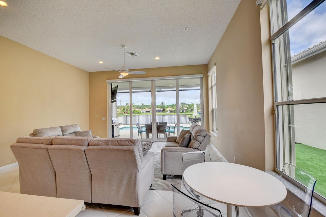 For Sale: $875,000 (3 beds, 3 baths, 2498 Square Feet)