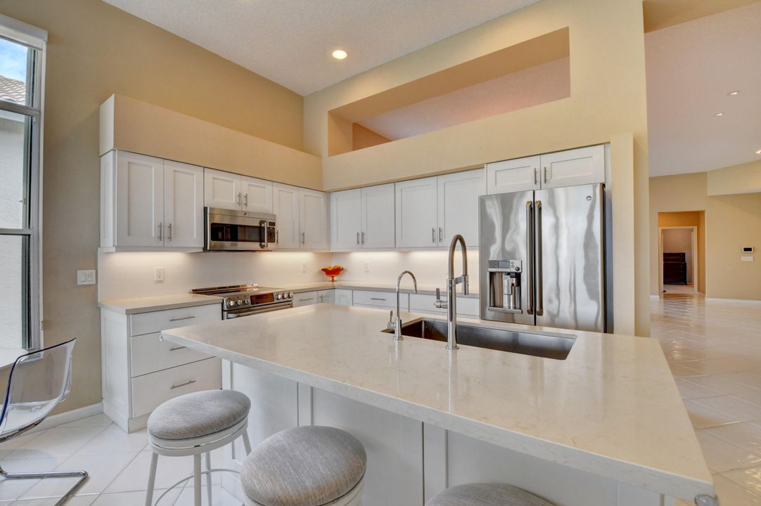 For Sale: $875,000 (3 beds, 3 baths, 2498 Square Feet)