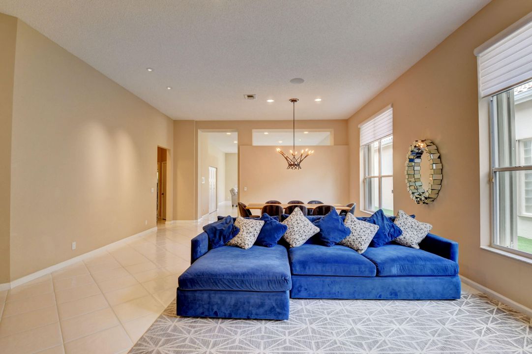 For Sale: $875,000 (3 beds, 3 baths, 2498 Square Feet)