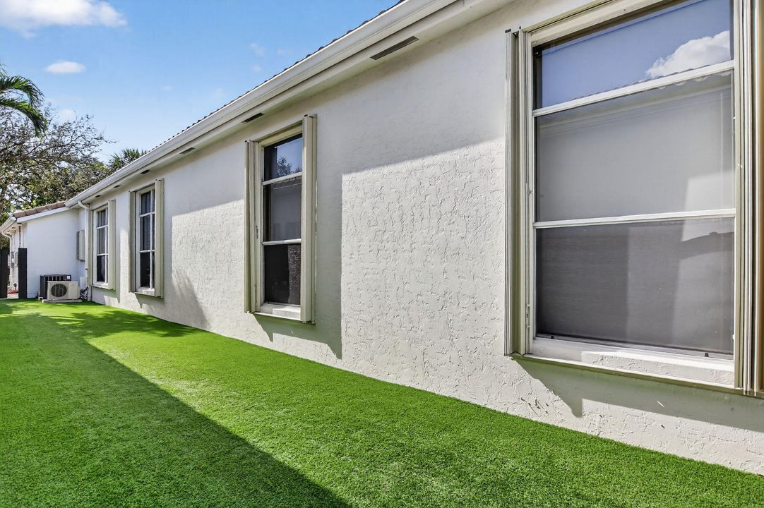 For Sale: $875,000 (3 beds, 3 baths, 2498 Square Feet)