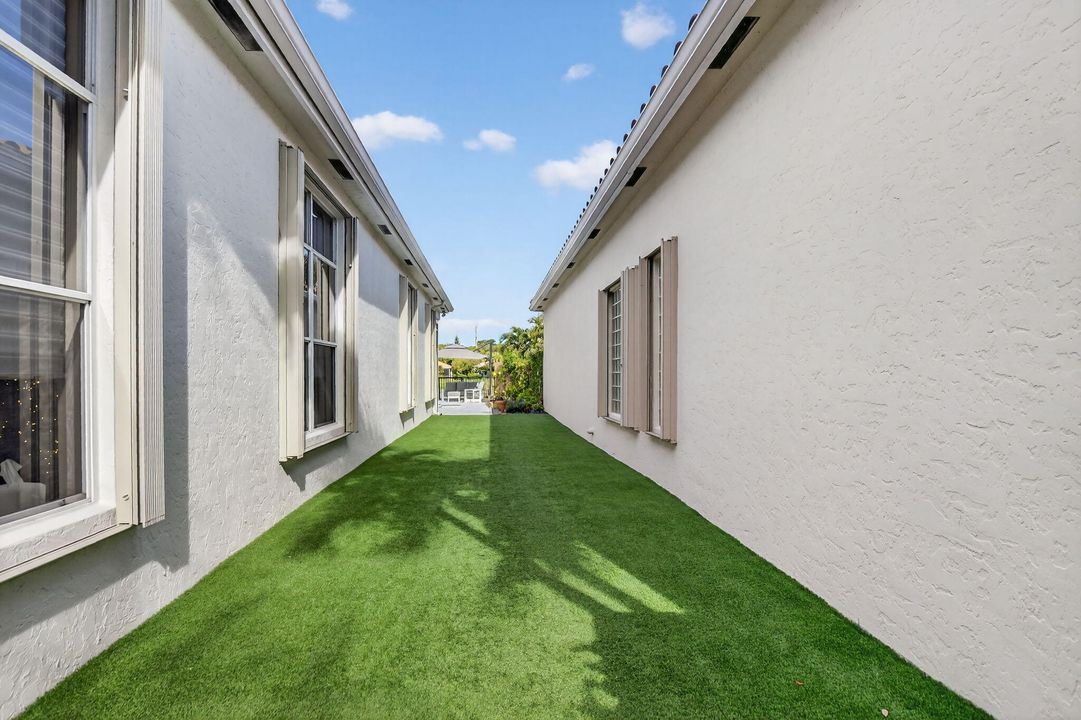 For Sale: $875,000 (3 beds, 3 baths, 2498 Square Feet)