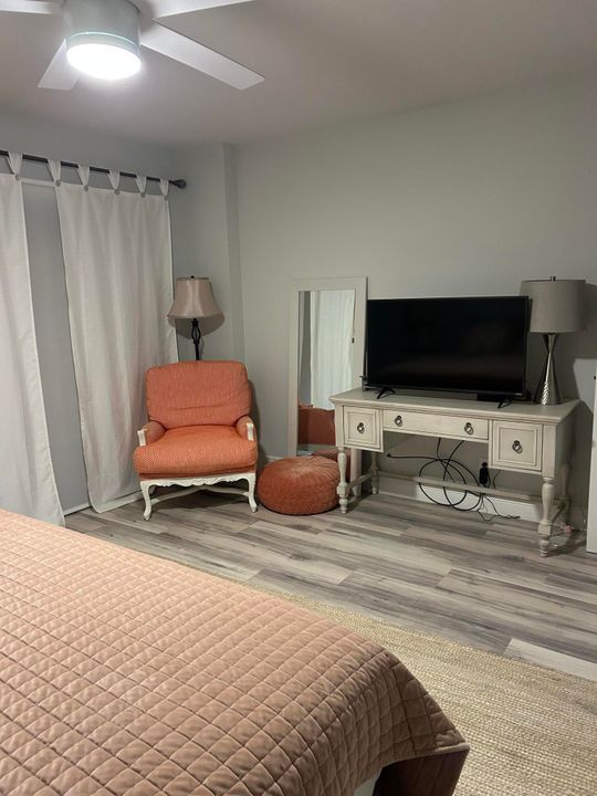 For Sale: $225,000 (2 beds, 2 baths, 1070 Square Feet)