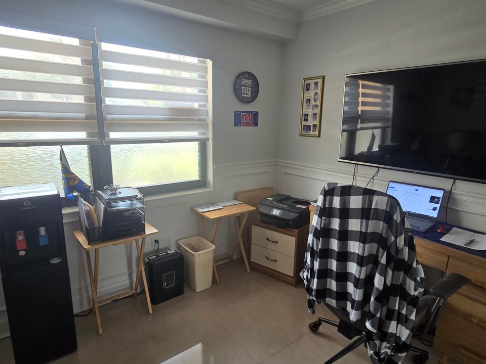 For Sale: $159,900 (2 beds, 2 baths, 1085 Square Feet)