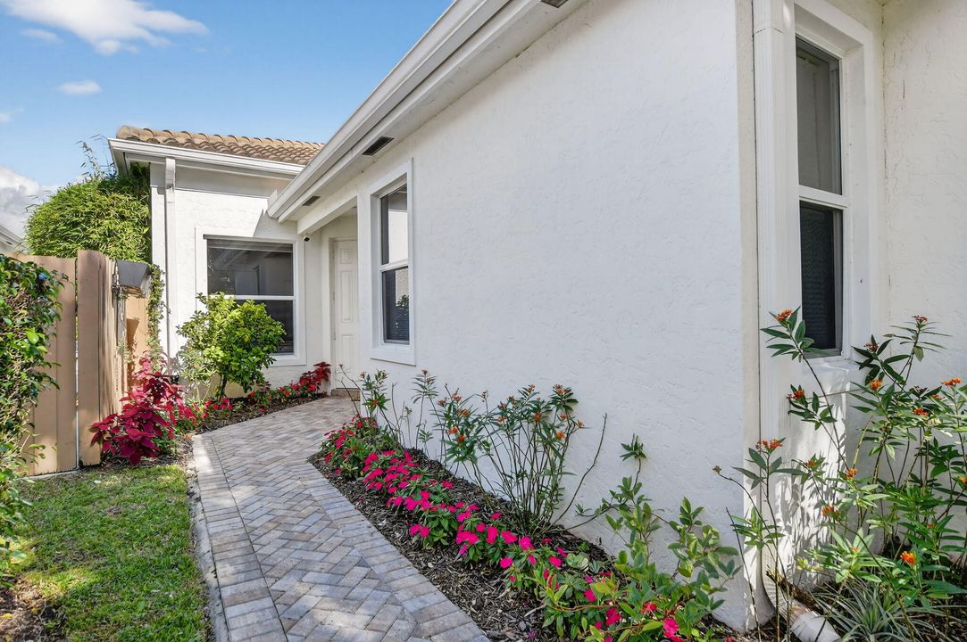 For Sale: $875,000 (3 beds, 3 baths, 2498 Square Feet)