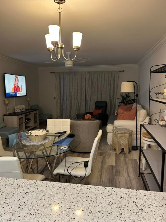 For Sale: $225,000 (2 beds, 2 baths, 1070 Square Feet)