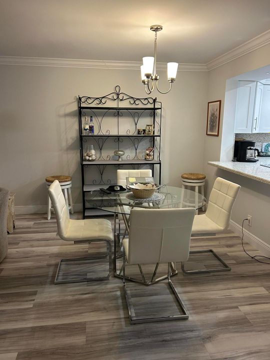 For Sale: $225,000 (2 beds, 2 baths, 1070 Square Feet)