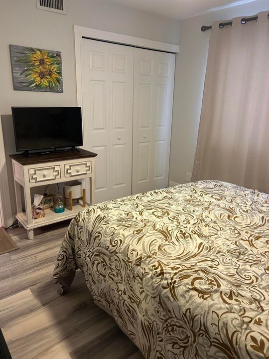 For Sale: $225,000 (2 beds, 2 baths, 1070 Square Feet)