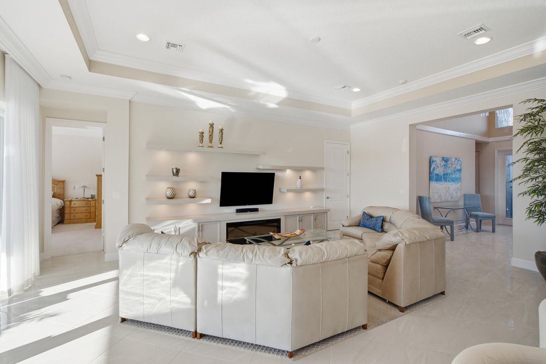 For Sale: $949,900 (3 beds, 2 baths, 2580 Square Feet)