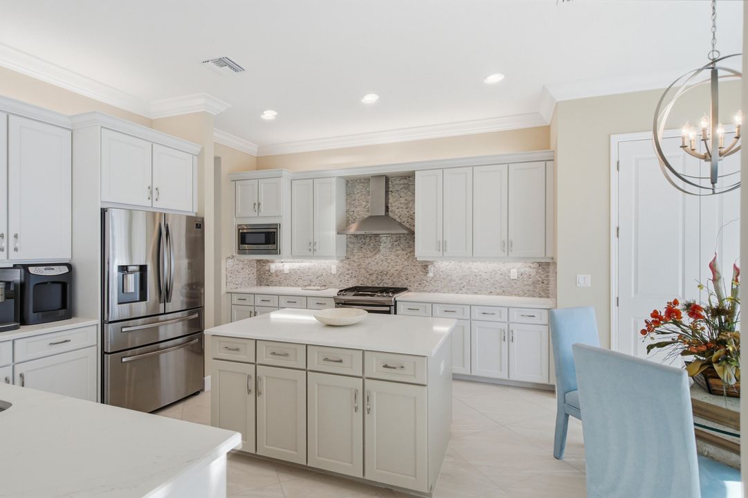 For Sale: $949,900 (3 beds, 2 baths, 2580 Square Feet)