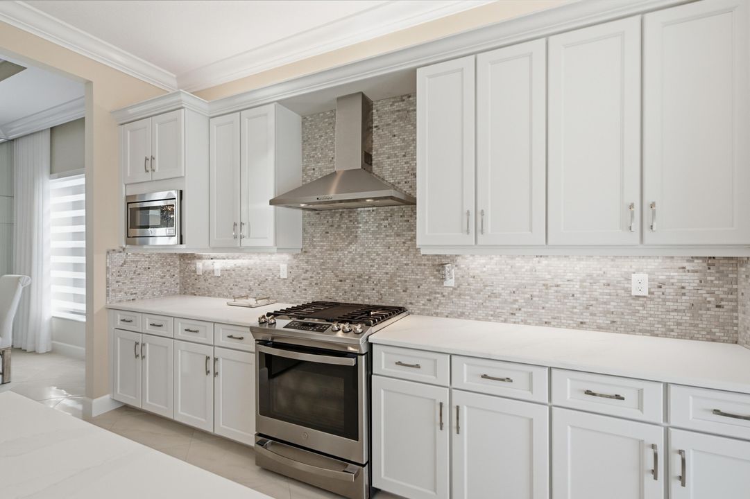 For Sale: $949,900 (3 beds, 2 baths, 2580 Square Feet)