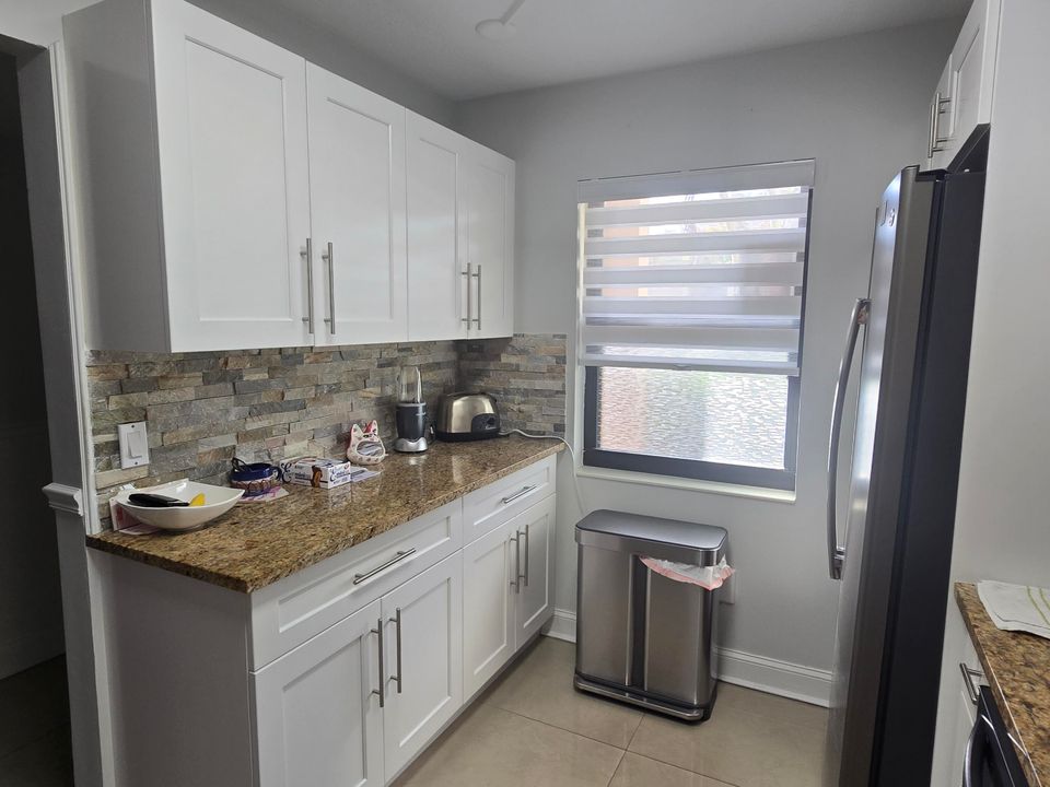 For Sale: $159,900 (2 beds, 2 baths, 1085 Square Feet)