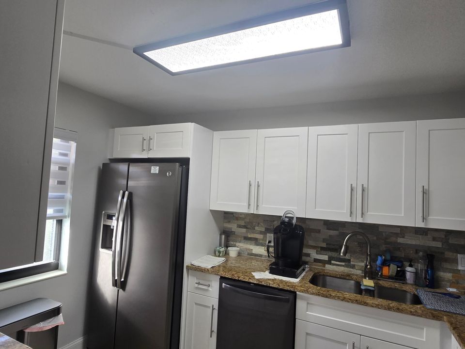 For Sale: $159,900 (2 beds, 2 baths, 1085 Square Feet)