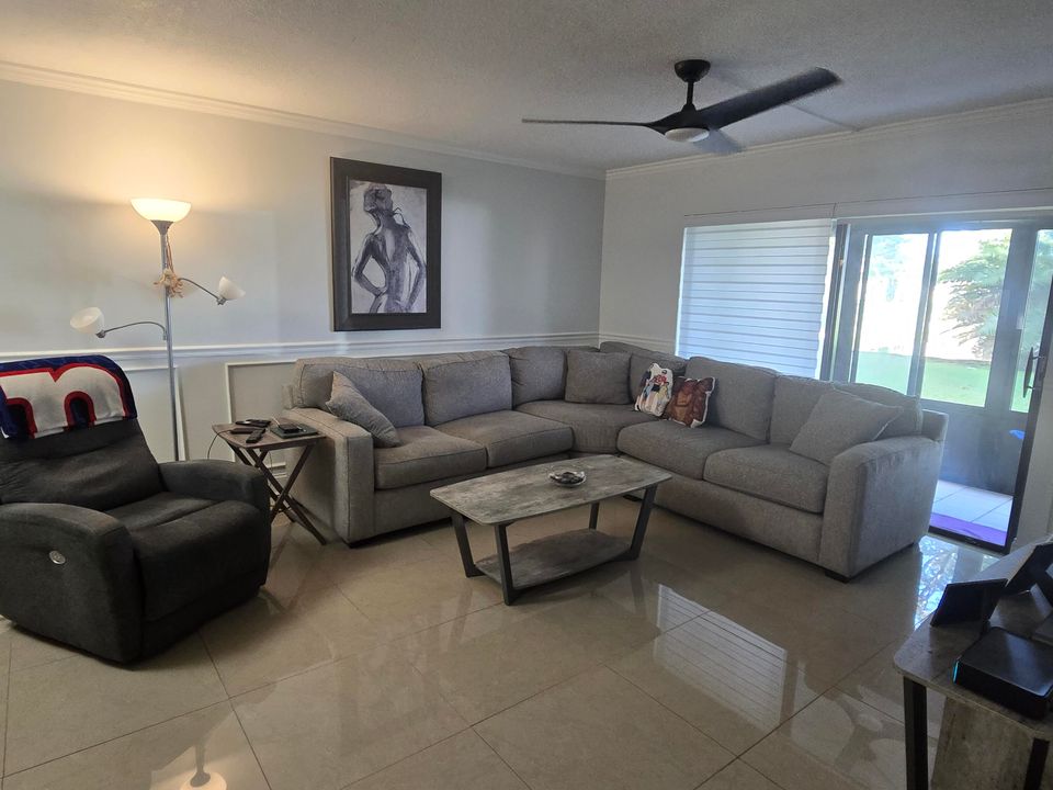 For Sale: $159,900 (2 beds, 2 baths, 1085 Square Feet)