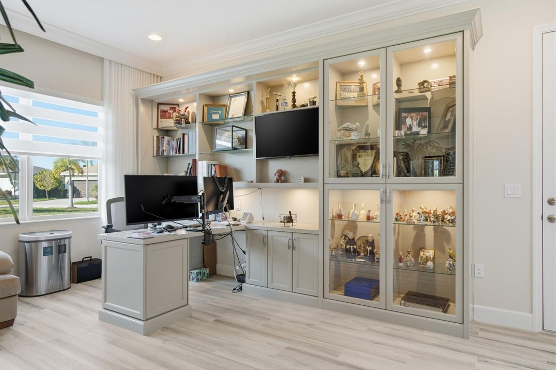 For Sale: $949,900 (3 beds, 2 baths, 2580 Square Feet)