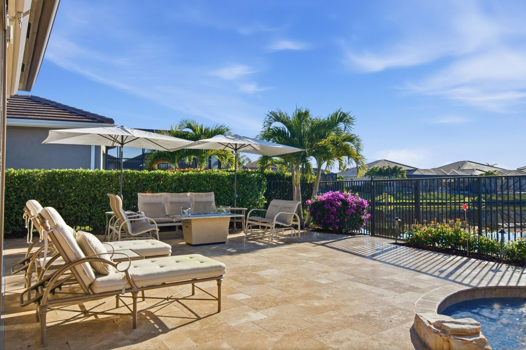 For Sale: $949,900 (3 beds, 2 baths, 2580 Square Feet)