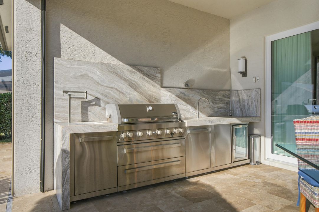 For Sale: $949,900 (3 beds, 2 baths, 2580 Square Feet)