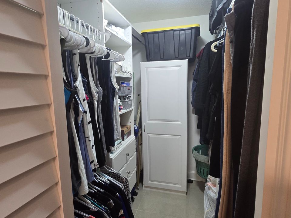 For Sale: $159,900 (2 beds, 2 baths, 1085 Square Feet)