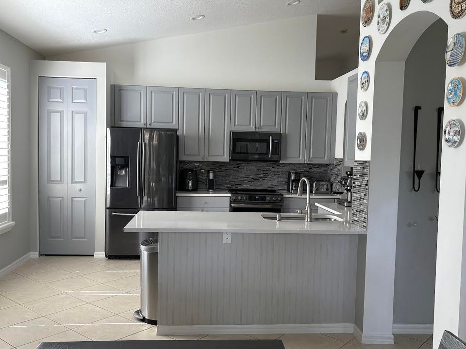 На продажу: $575,000 (3 спален, 2 ванн, 1904 Квадратных фут)