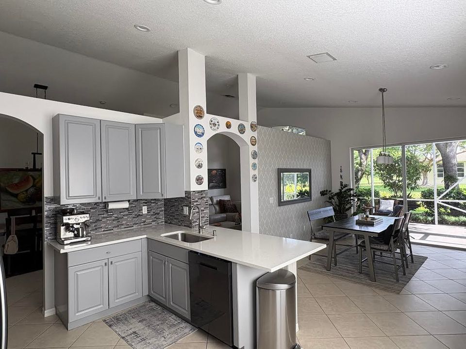 На продажу: $575,000 (3 спален, 2 ванн, 1904 Квадратных фут)