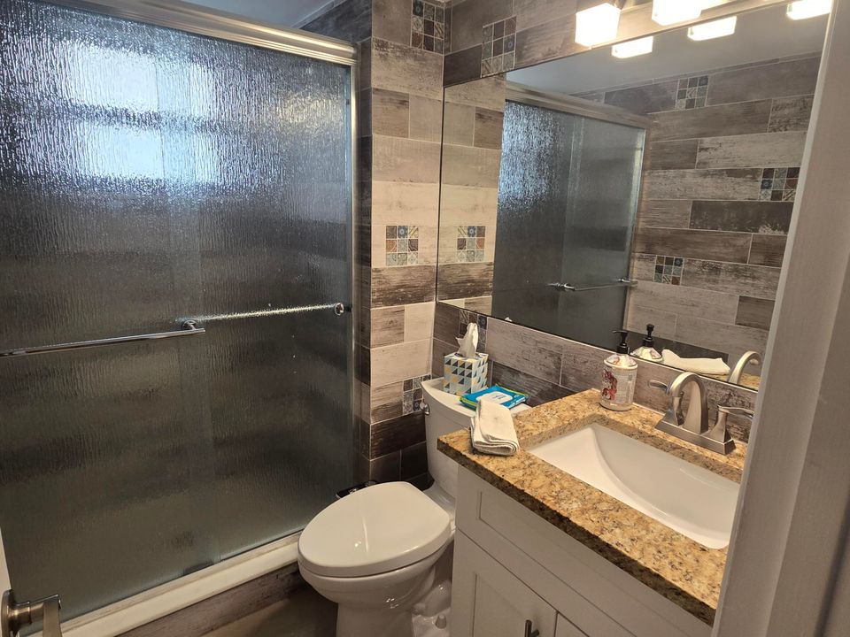 For Sale: $159,900 (2 beds, 2 baths, 1085 Square Feet)