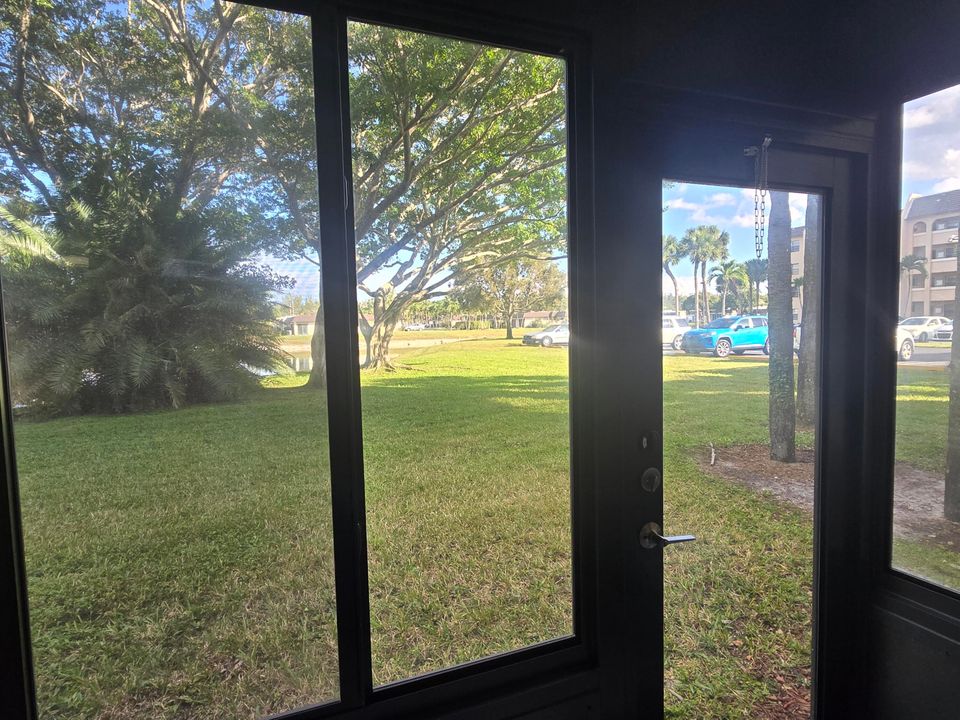 For Sale: $159,900 (2 beds, 2 baths, 1085 Square Feet)