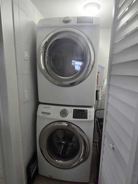 For Sale: $159,900 (2 beds, 2 baths, 1085 Square Feet)