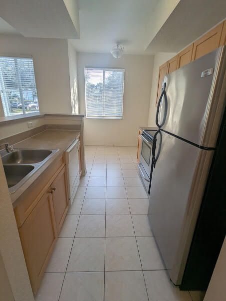 For Rent: $2,700 (3 beds, 2 baths, 1454 Square Feet)
