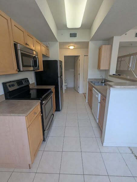 For Rent: $2,700 (3 beds, 2 baths, 1454 Square Feet)