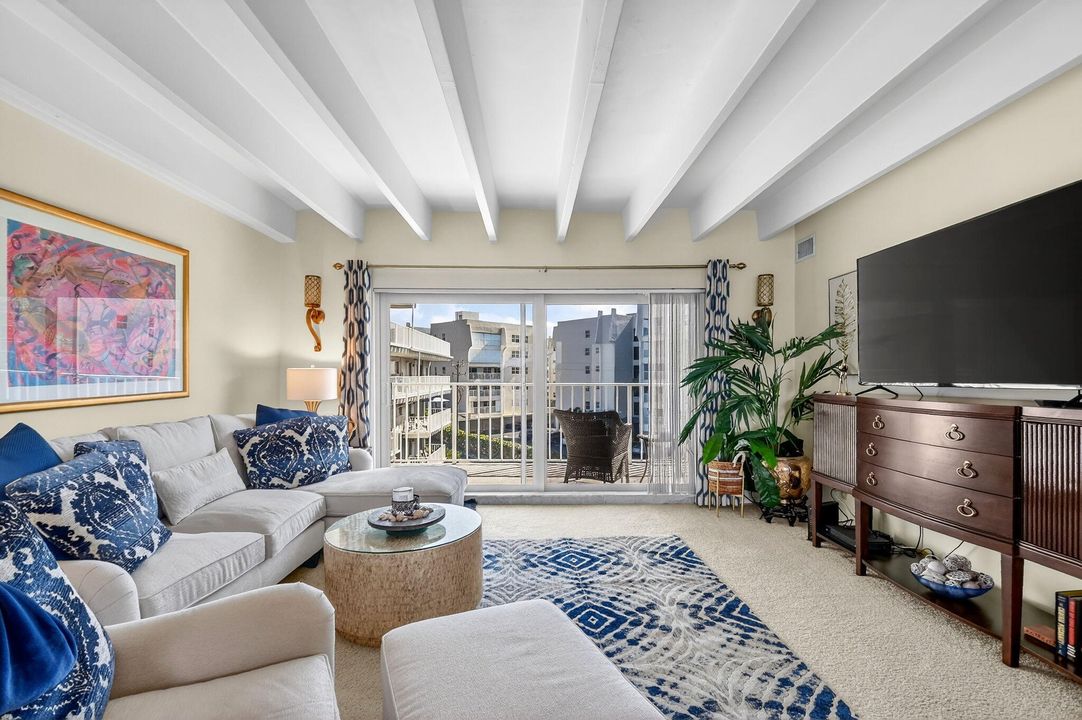 En Venta: $249,900 (1 camas, 1 baños, 735 Pies cuadrados)